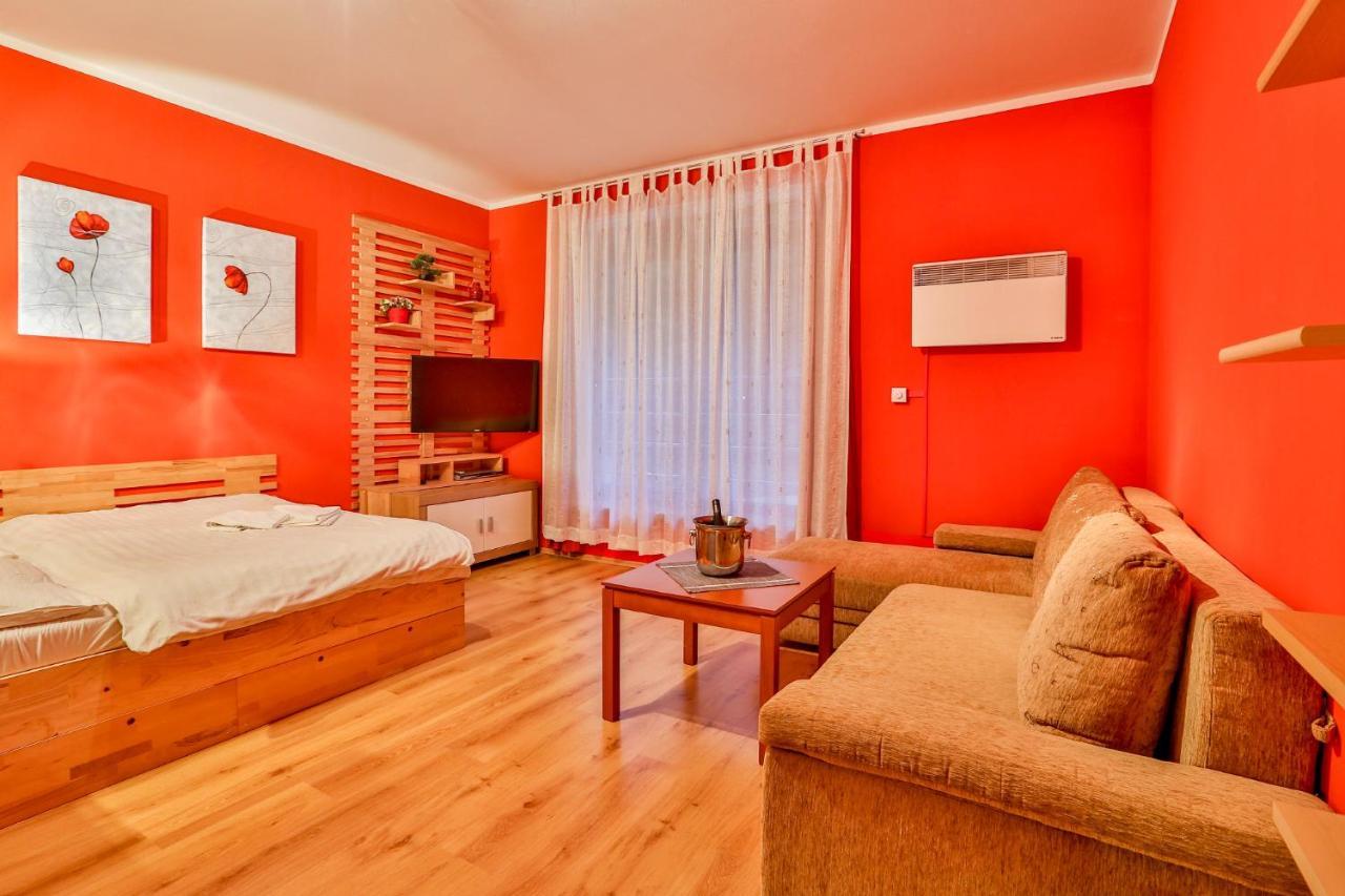 Apartmanovy Dom Fatrapark 1 S Wellness - Hlavna Recepcia รูชอมแบรอค ภายนอก รูปภาพ