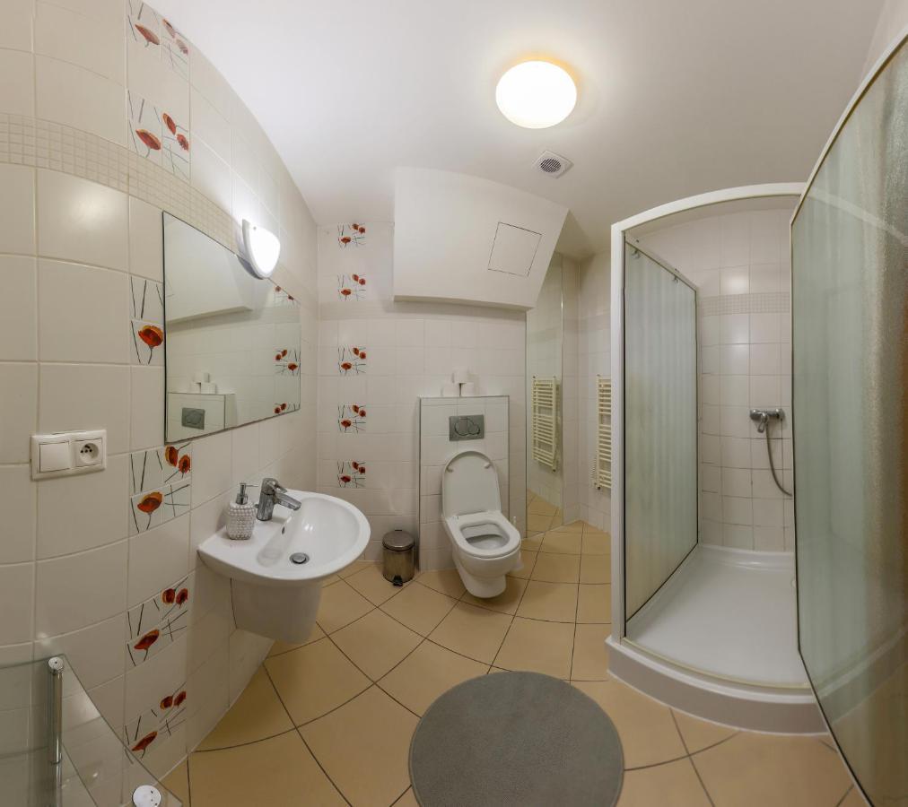 Apartmanovy Dom Fatrapark 1 S Wellness - Hlavna Recepcia รูชอมแบรอค ภายนอก รูปภาพ
