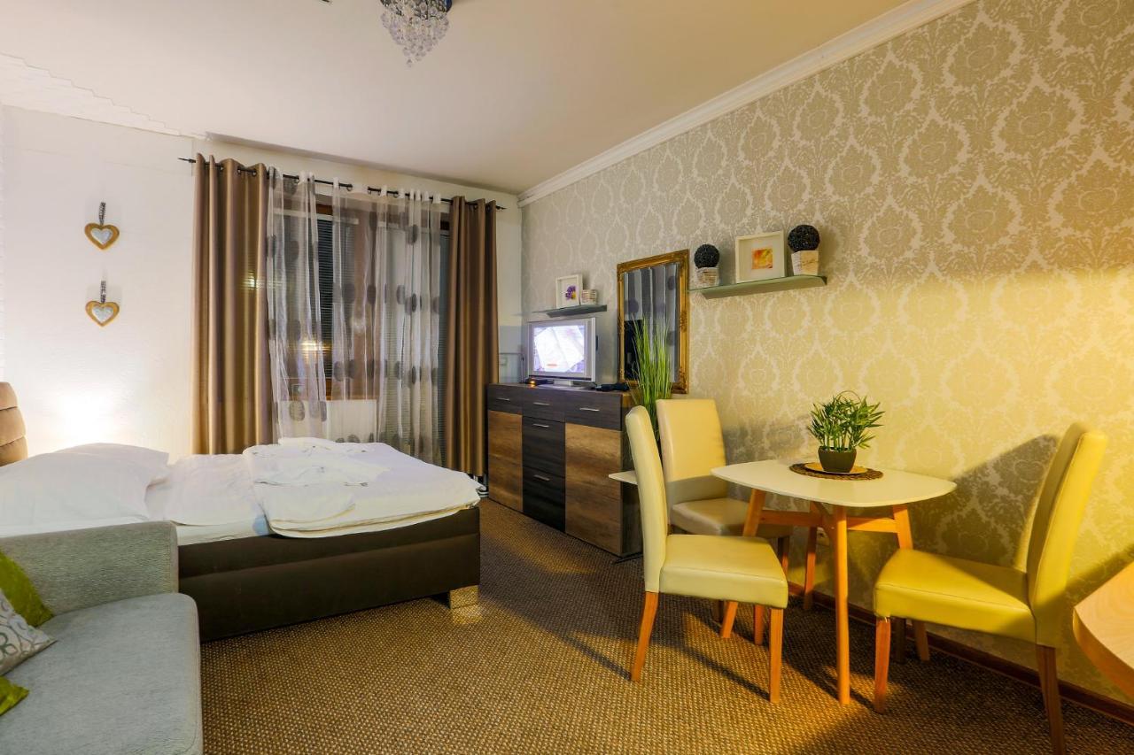 Apartmanovy Dom Fatrapark 1 S Wellness - Hlavna Recepcia รูชอมแบรอค ภายนอก รูปภาพ