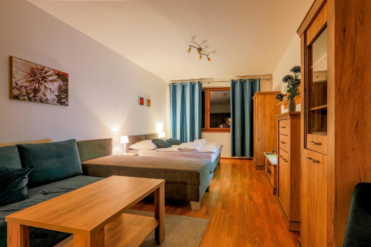 Apartmanovy Dom Fatrapark 1 S Wellness - Hlavna Recepcia รูชอมแบรอค ภายนอก รูปภาพ