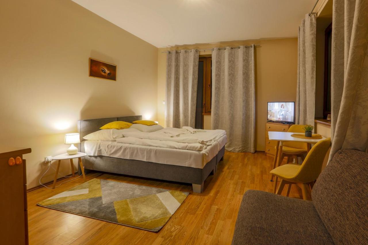 Apartmanovy Dom Fatrapark 1 S Wellness - Hlavna Recepcia รูชอมแบรอค ภายนอก รูปภาพ