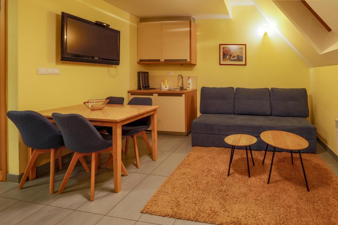 Apartmanovy Dom Fatrapark 1 S Wellness - Hlavna Recepcia รูชอมแบรอค ภายนอก รูปภาพ