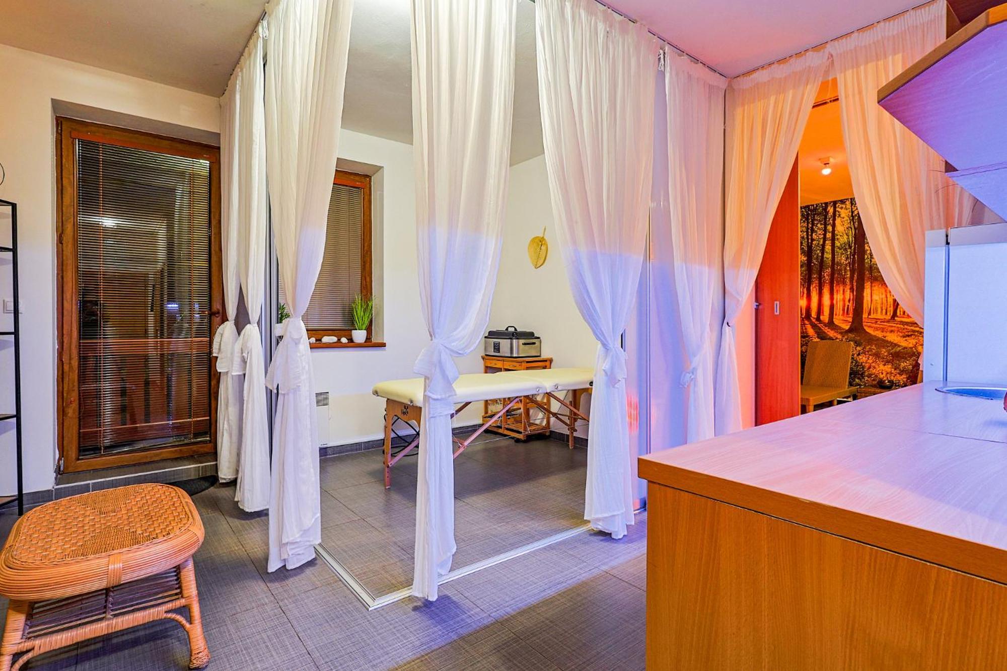Apartmanovy Dom Fatrapark 1 S Wellness - Hlavna Recepcia รูชอมแบรอค ภายนอก รูปภาพ