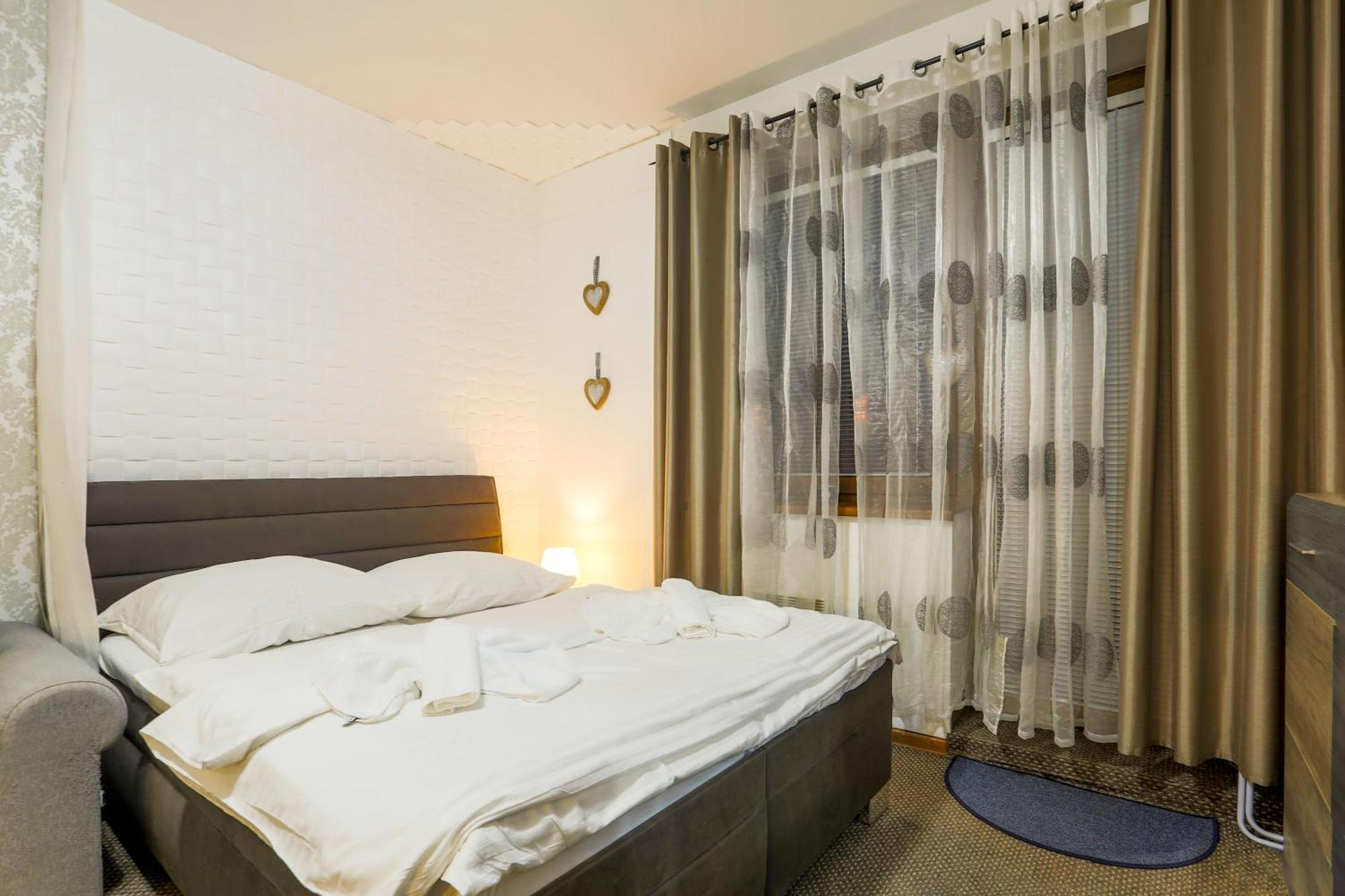 Apartmanovy Dom Fatrapark 1 S Wellness - Hlavna Recepcia รูชอมแบรอค ภายนอก รูปภาพ